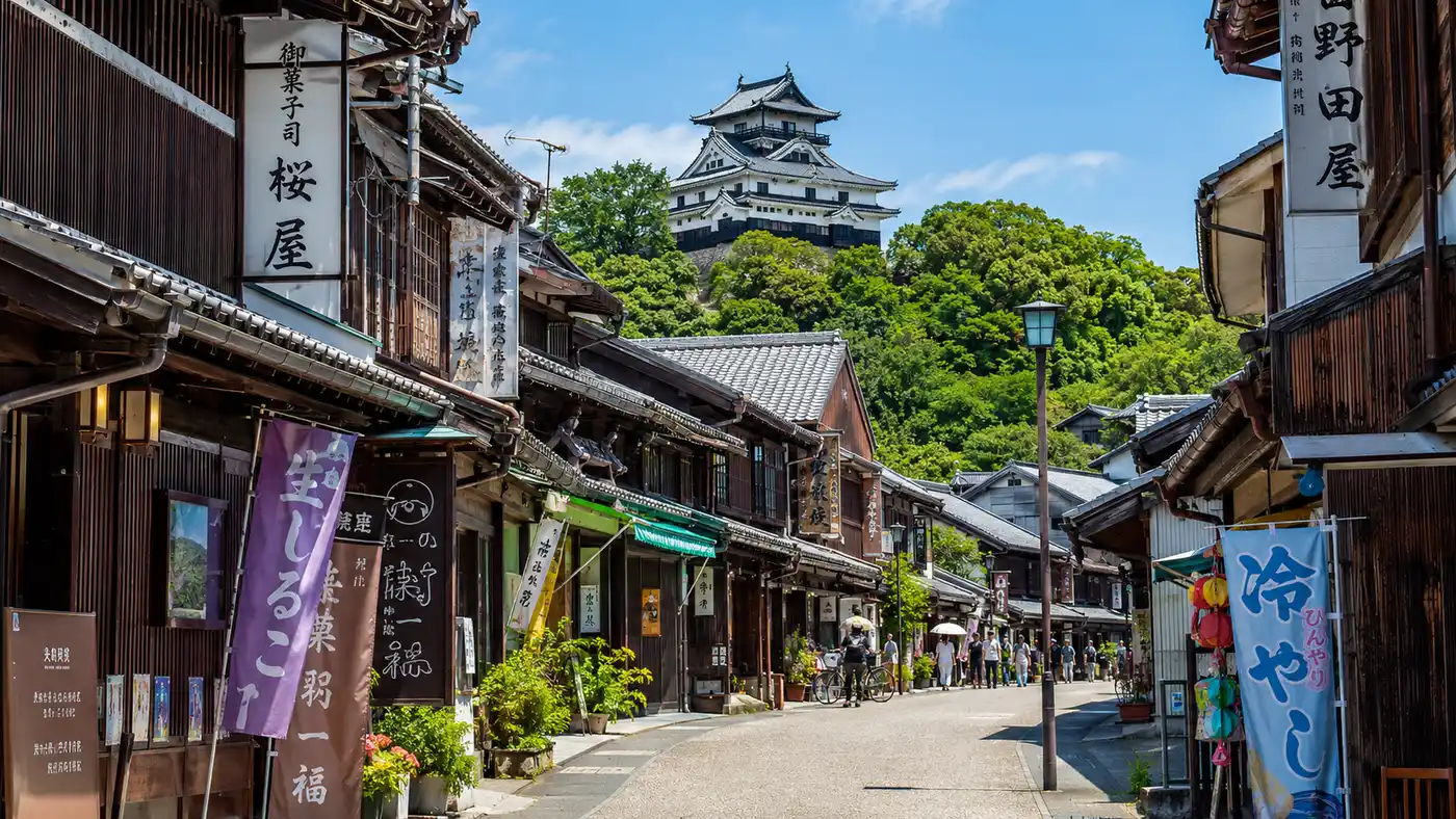 Erkundung der Inuyama-Burgstadt und der Showa-Gasse