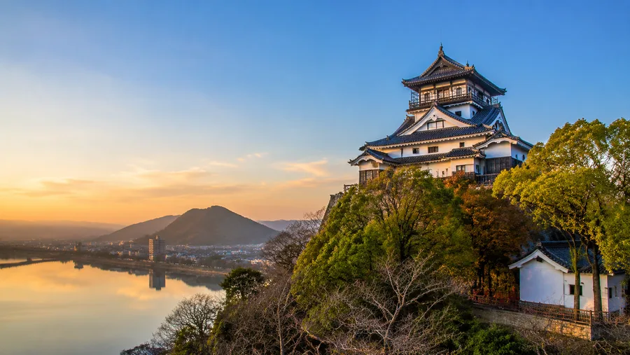 Inuyama Castle History, Facts & Interior Guide