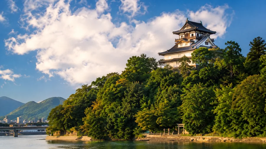 Inuyama-Burg vs. Hikone-Burg: Ein Vergleich