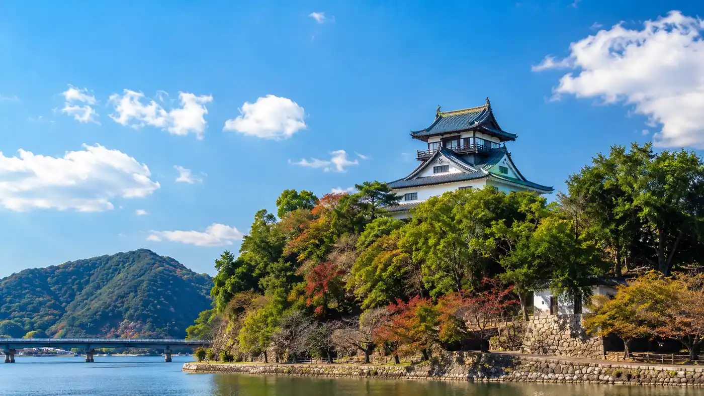 Inuyama-Burg vs. Hikone-Burg: Ein Vergleich